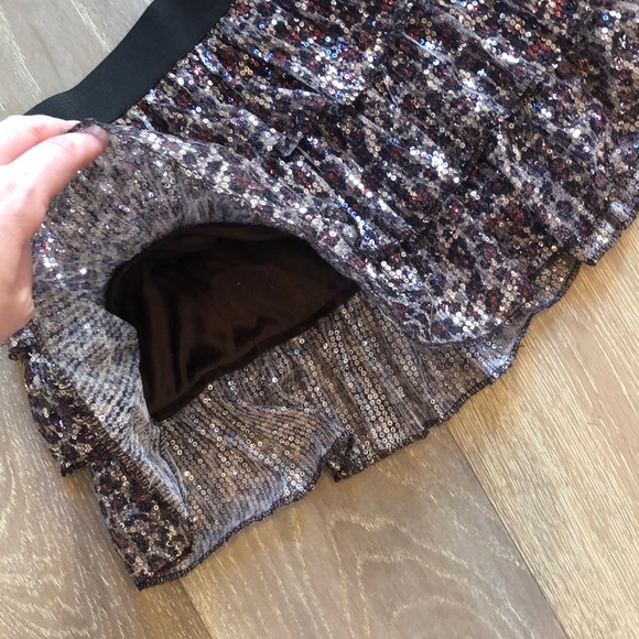 Sequined leopard print ruffled mini skirt - Picture 3 of 5